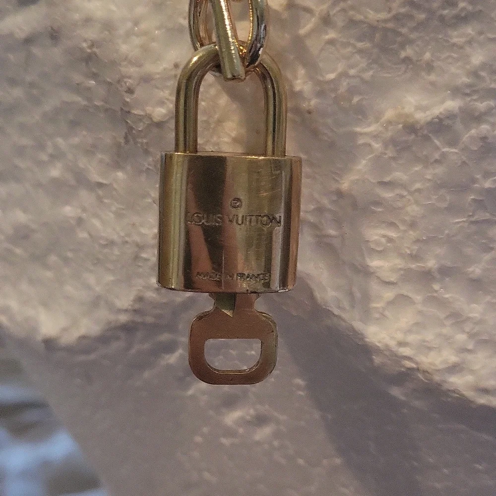 Louis vuitton trio shined by them gorgeous gold plated chocker lock key numbered